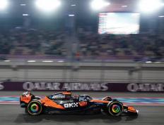 世界杯-F1卡塔尔站精彩回顾：皮亚斯特里破纪录夺杆，角田裕毅首度力压维斯塔潘