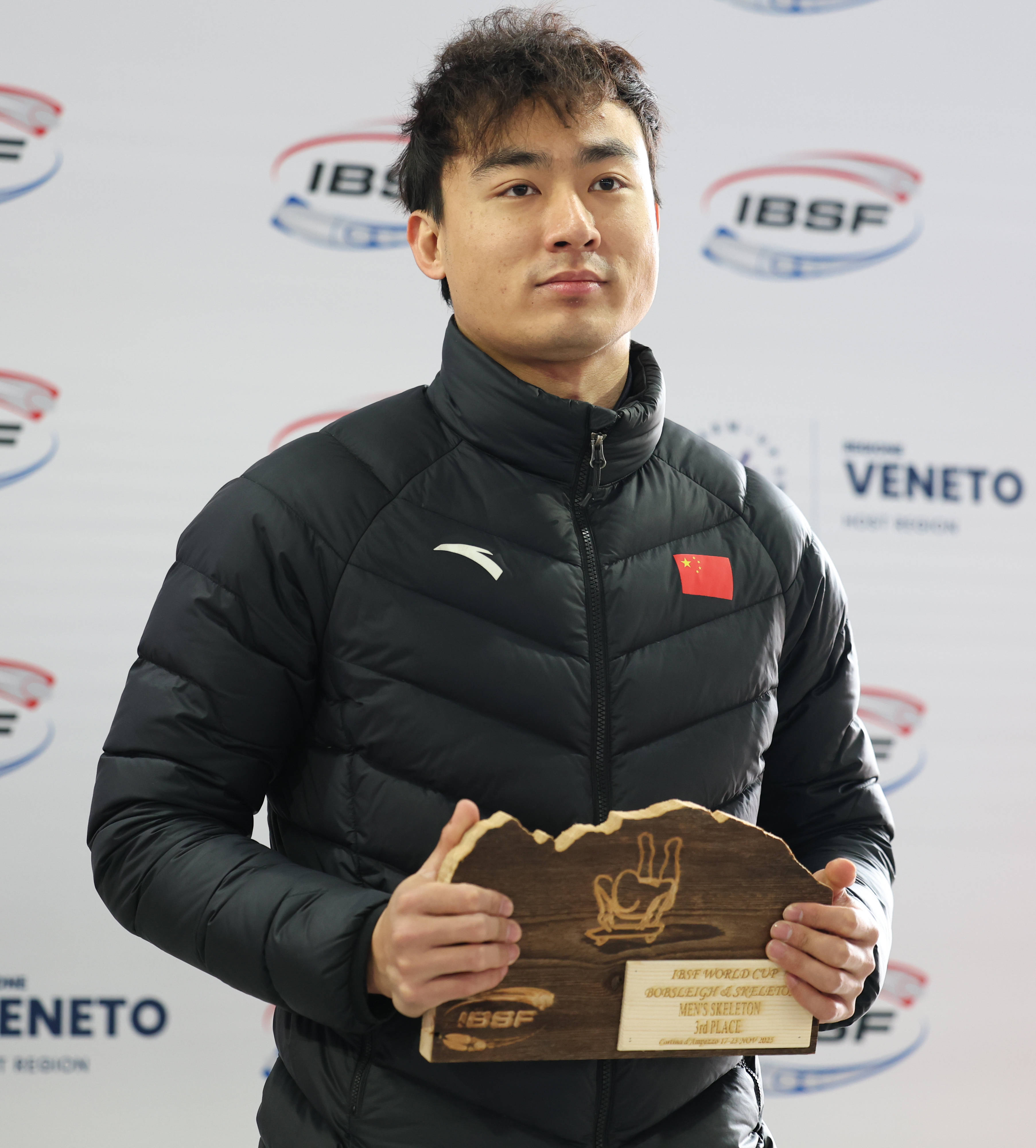 世界杯-世界杯系列赛科尔蒂纳丹佩佐站钢架雪车男子个人赛：殷正获得季军