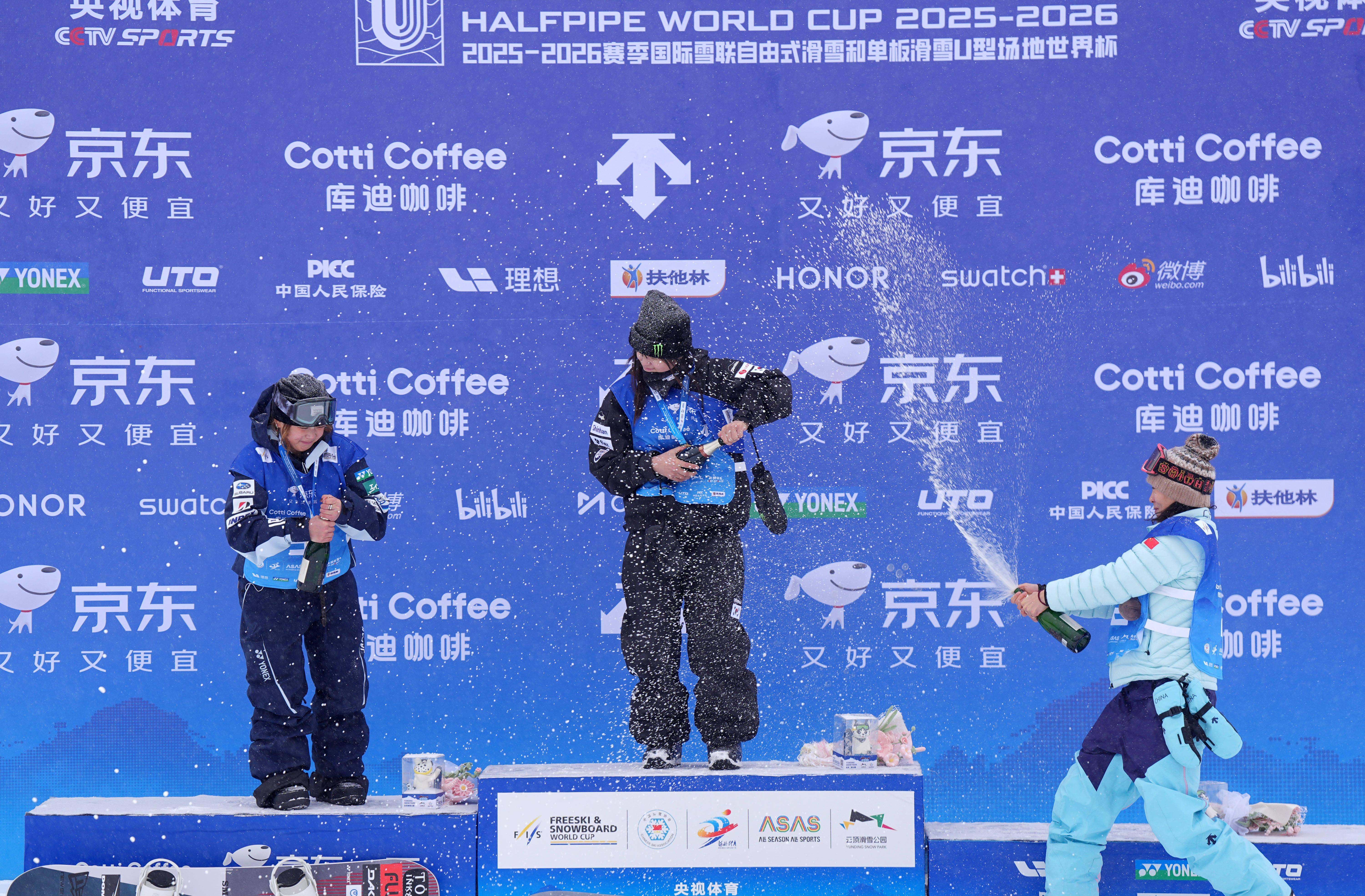 世界杯规则-（体育）单板滑雪——U型场地技巧世界杯：蔡雪桐获季军